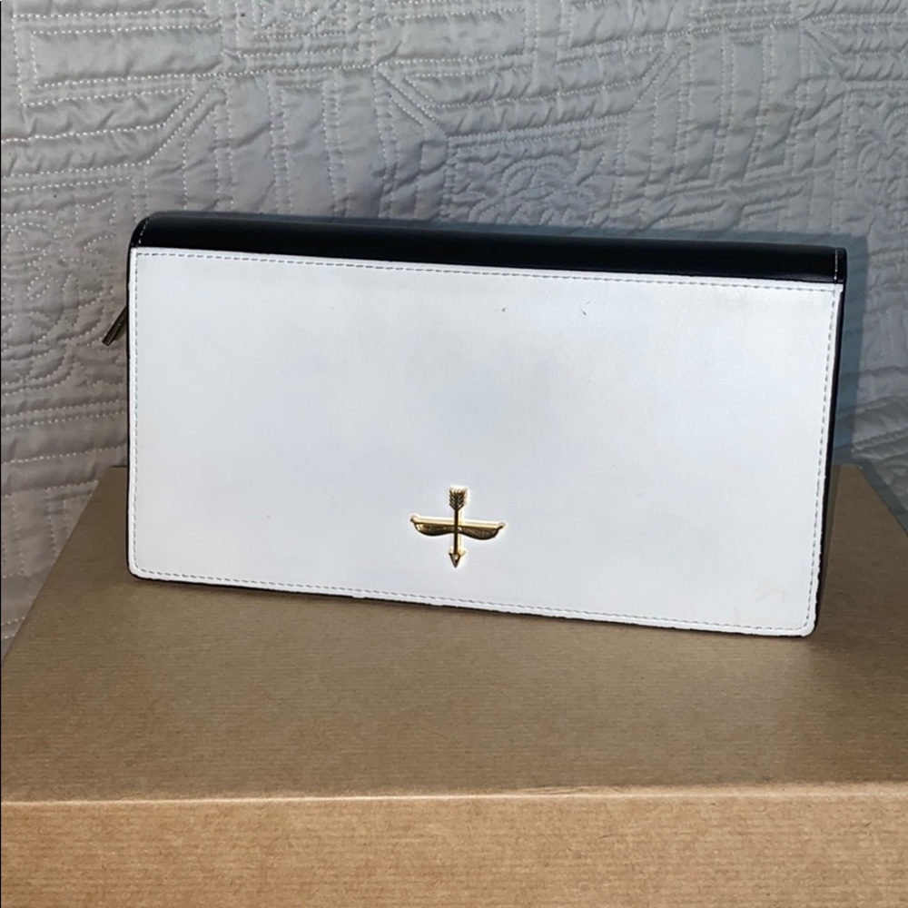 Pour La Victoire wallet